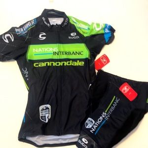 SUGIO NWT female cycling kit size small